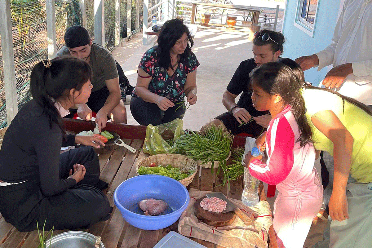 Cours de cuisine khmère chez Pisey : une immersion authentique à Ron Ta Ek